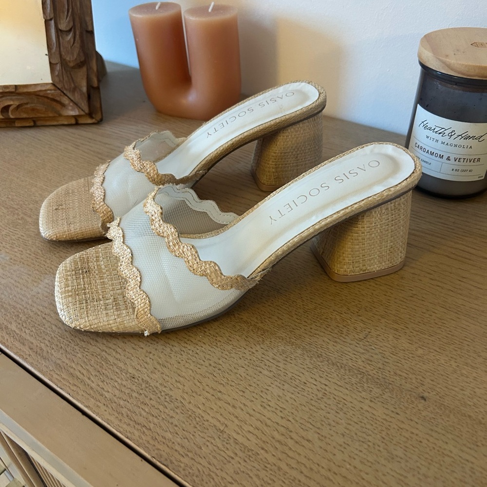 Oasis Society Women's Tan and Cream Heeled Mules Size 7.5